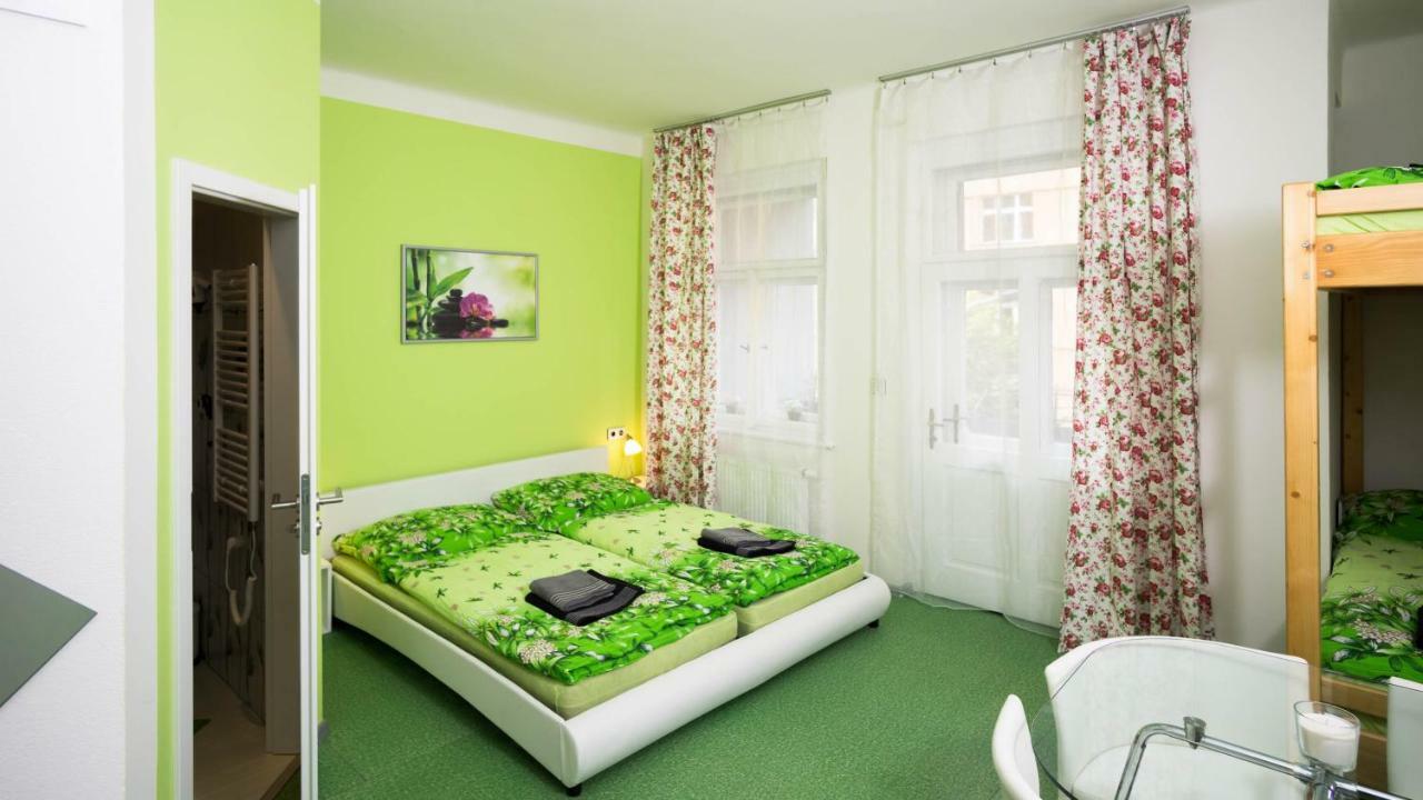 Apartment Four Year Seasons - Walkable To Centre, Metro And Riverside Praga Esterno foto